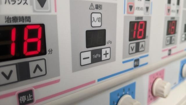 【電気治療器と低周波治療器は違う？】整骨院の電気治療と家庭用低周波治療器の違いを解説します
